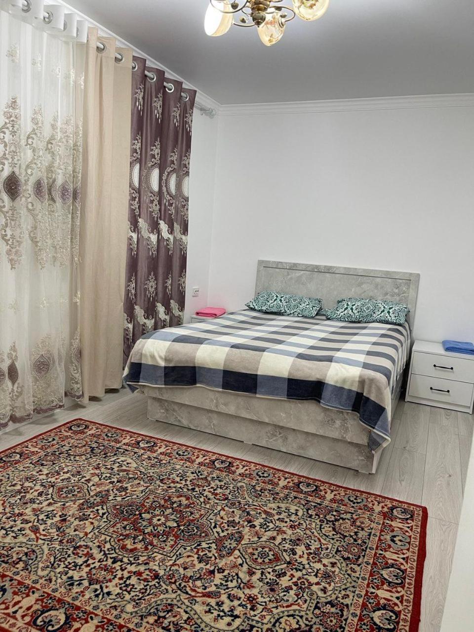 Kochkor Center Guesthouse מראה חיצוני תמונה