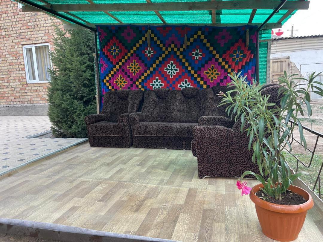 Kochkor Center Guesthouse מראה חיצוני תמונה