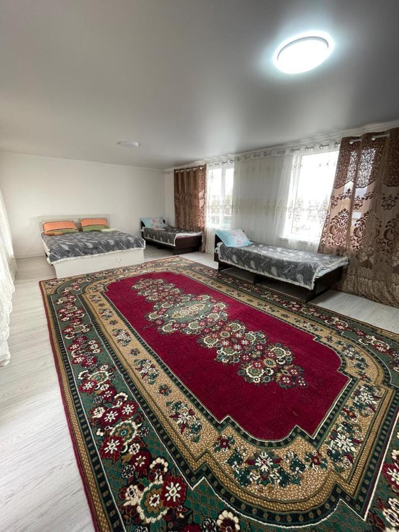 Kochkor Center Guesthouse מראה חיצוני תמונה